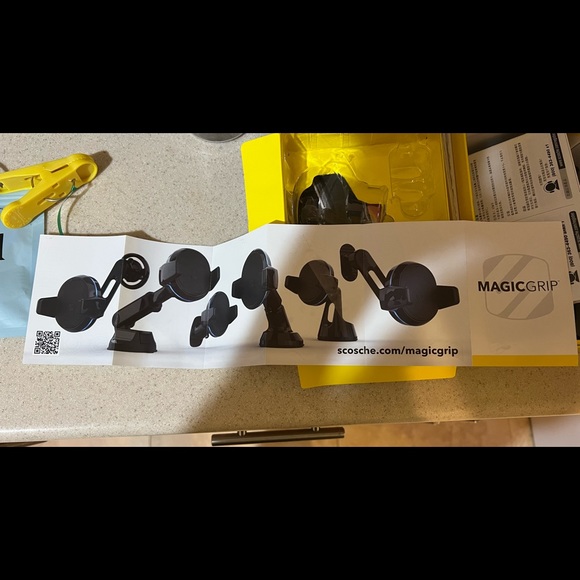 Magic Grip Cell Phone holder for vehicle - Picture 2 of 3